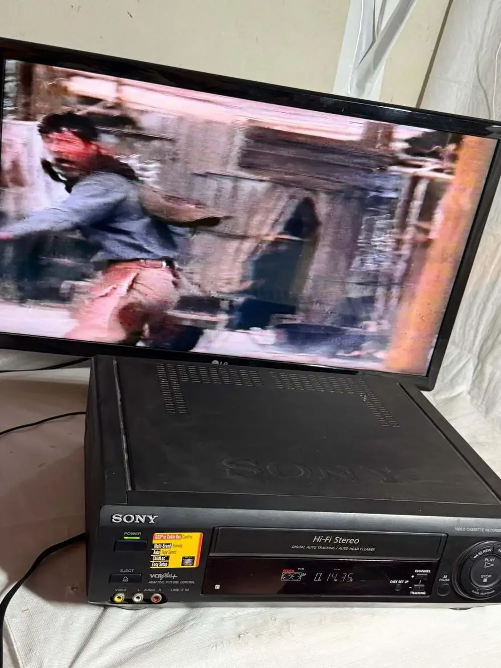 Sony SLV-685HF Hi-Fi Stereo VHS Video Cassette Recorder VCR